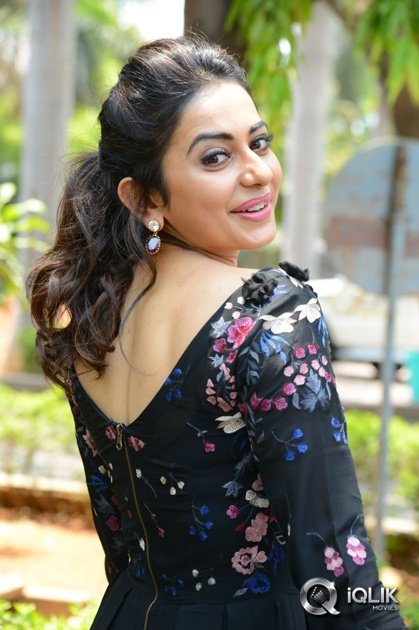 Rakul-Preet-Singh-at-Sarrainodu-Movie-Release-Press-Meet